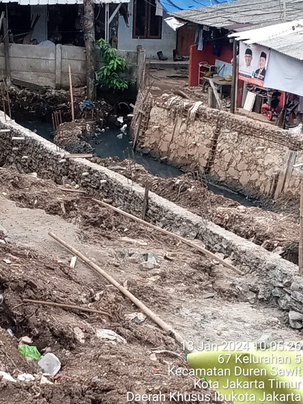 Pekerjaan Perbaikan Turap Saluran Centra BKTMenuju Jalan Inspeksi BKT Jaktim  Ta.2023 Belum Rampung